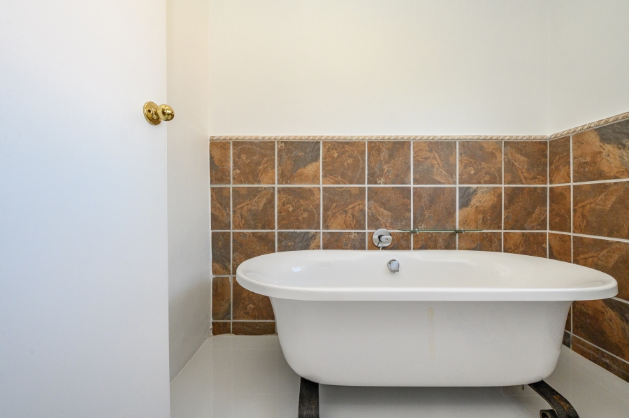 7 Bedroom Property for Sale in Summerstrand Eastern Cape